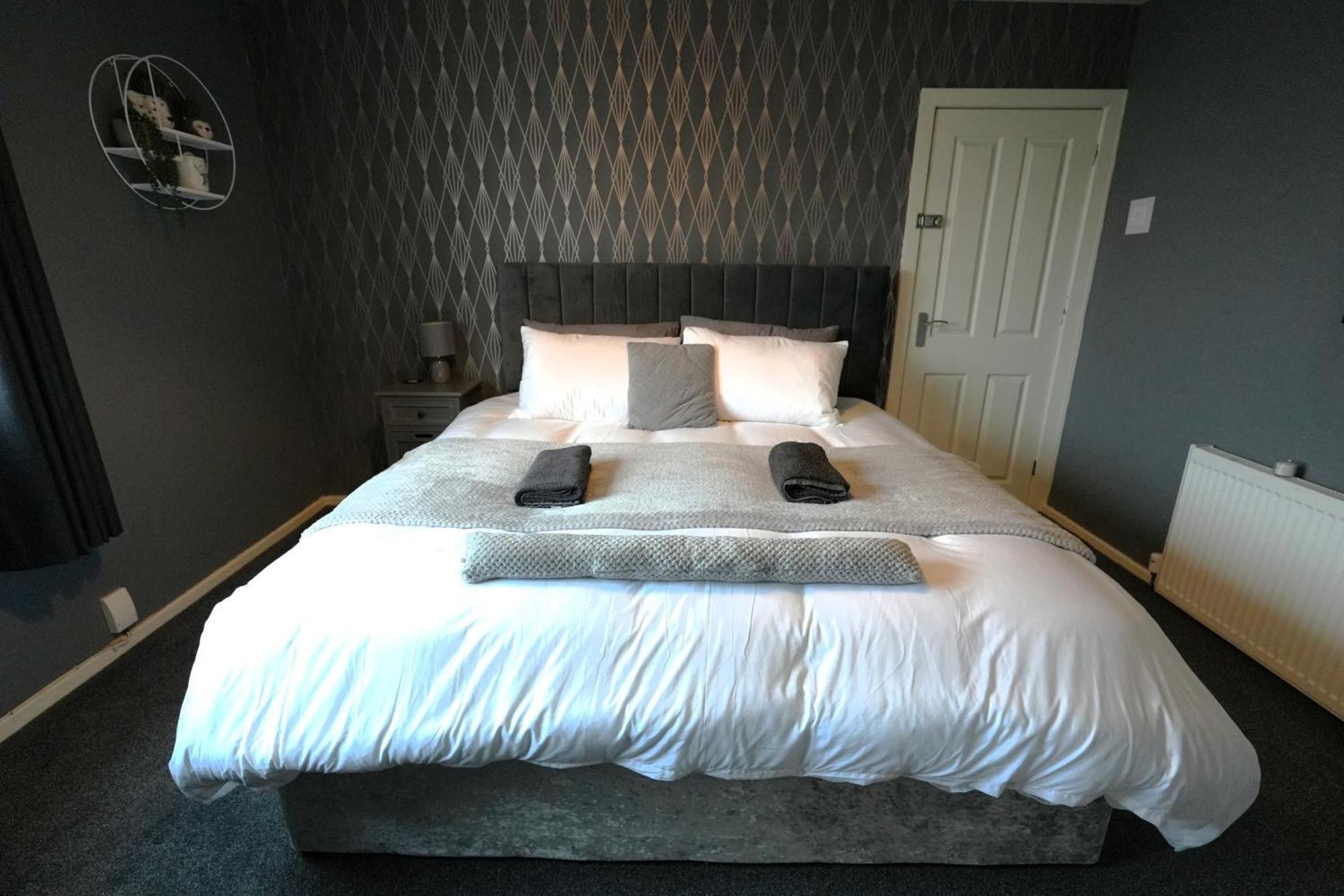 Detached Homestay - Super, King & Double Rooms - Leyland, Preston, Chorley, Lancashire Exterior foto