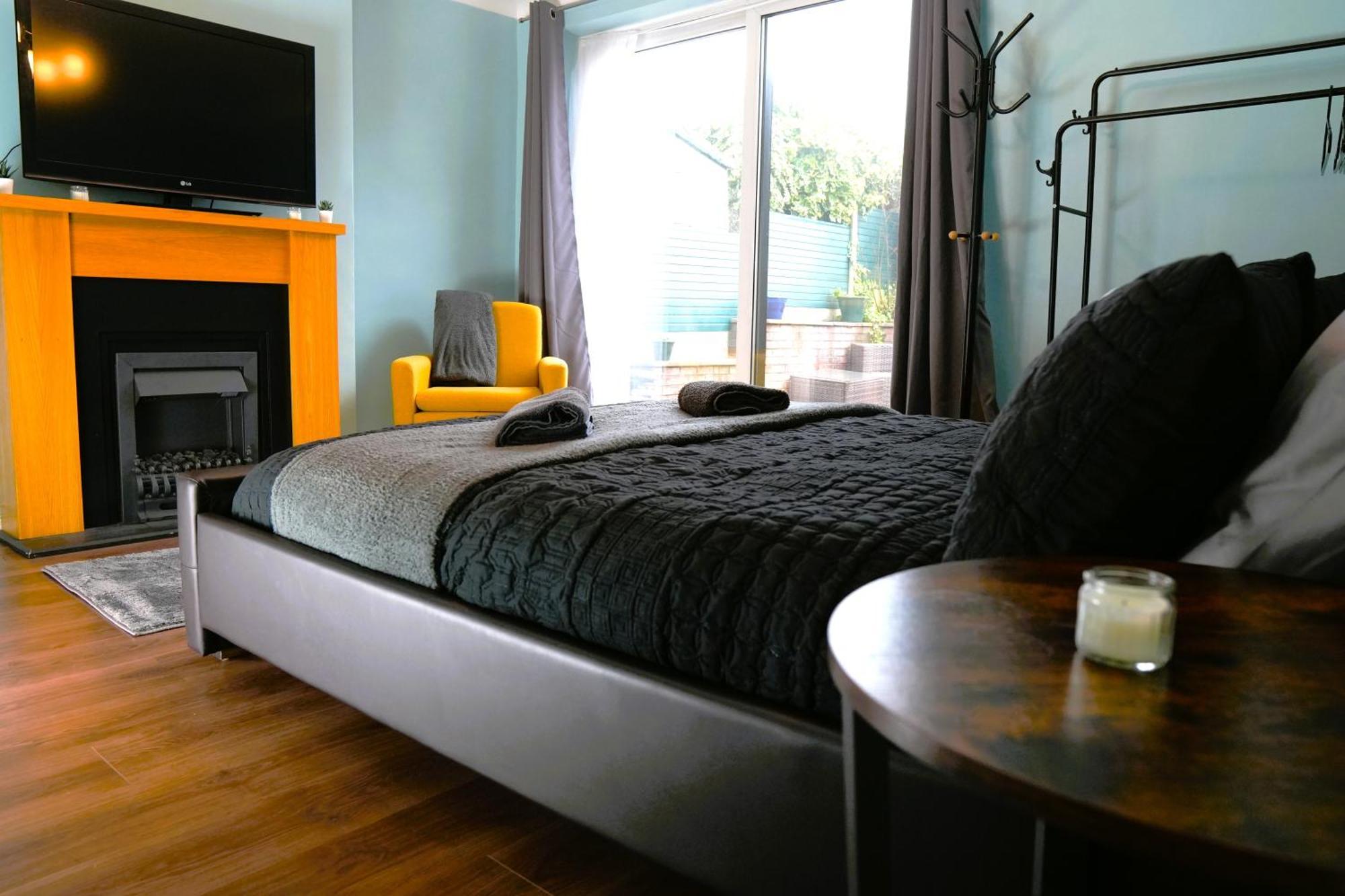 Detached Homestay - Super, King & Double Rooms - Leyland, Preston, Chorley, Lancashire Exterior foto