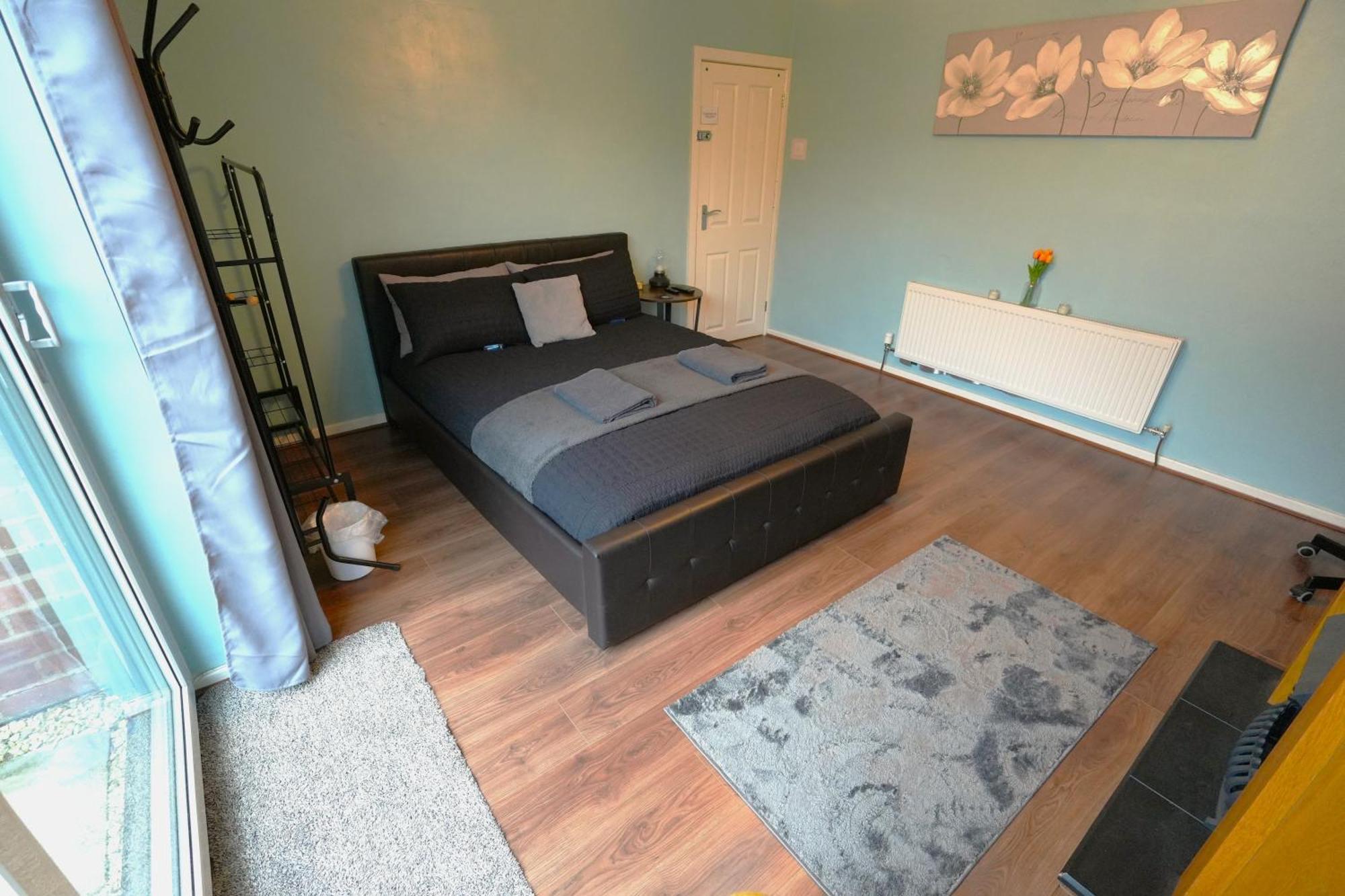 Detached Homestay - Super, King & Double Rooms - Leyland, Preston, Chorley, Lancashire Exterior foto